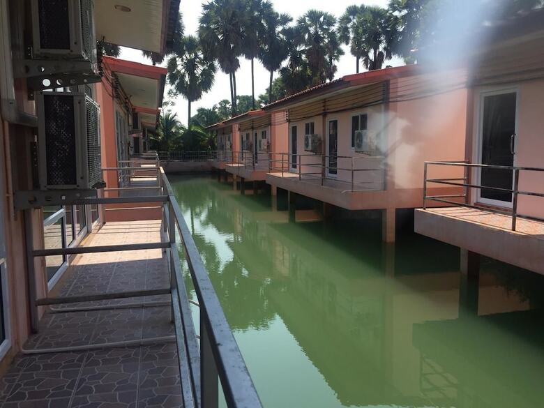 Hotel Palm Payom Village Resort