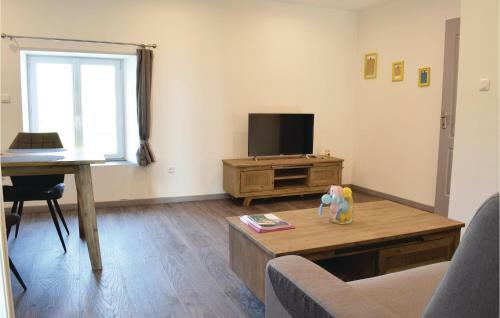 One-bedroom Apartment In Sainteny