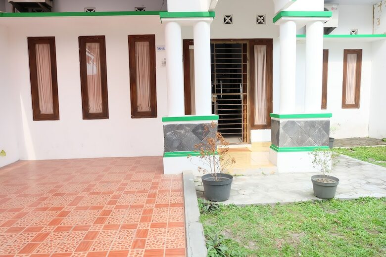 Villa Simply Homy Guest House Unit Monjali