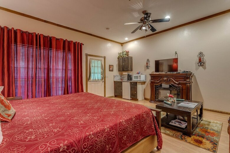 The Whispering Pines Inn Bed & Breakfast