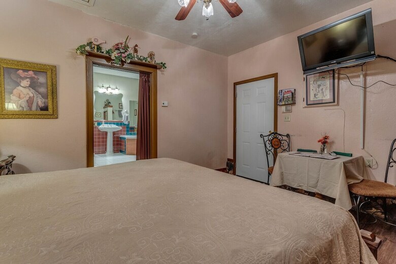 The Whispering Pines Inn Bed & Breakfast
