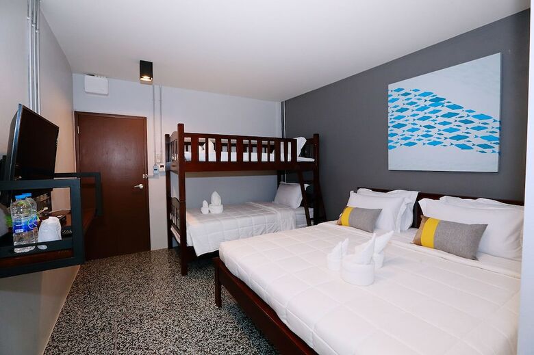 Hotel Canvas Family Home