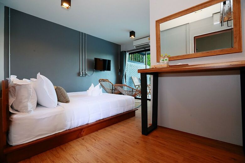 Hotel Canvas Family Home