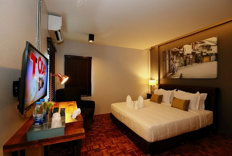 Hotel Canvas Family Home