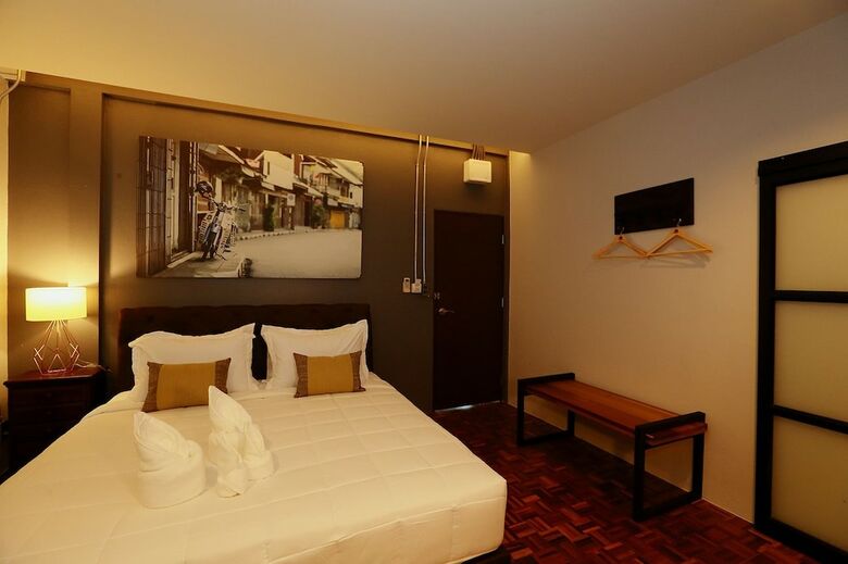 Hotel Canvas Family Home