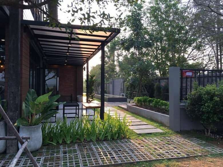 Hotel Canvas Family Home