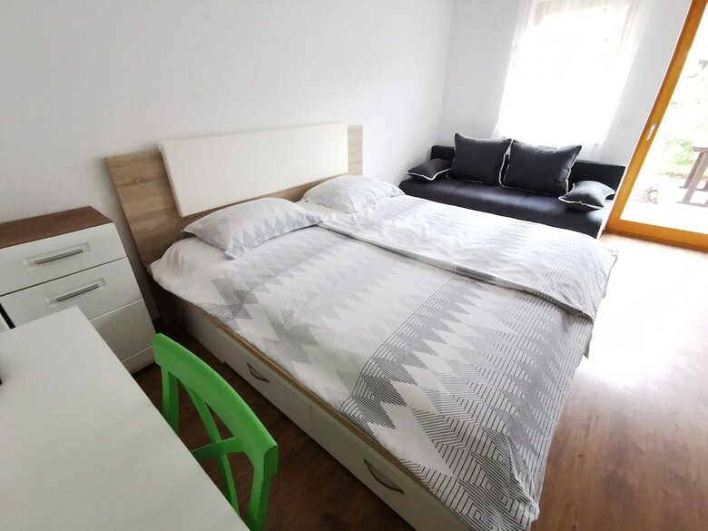 Hotel Domovoj Apartments And Rooms