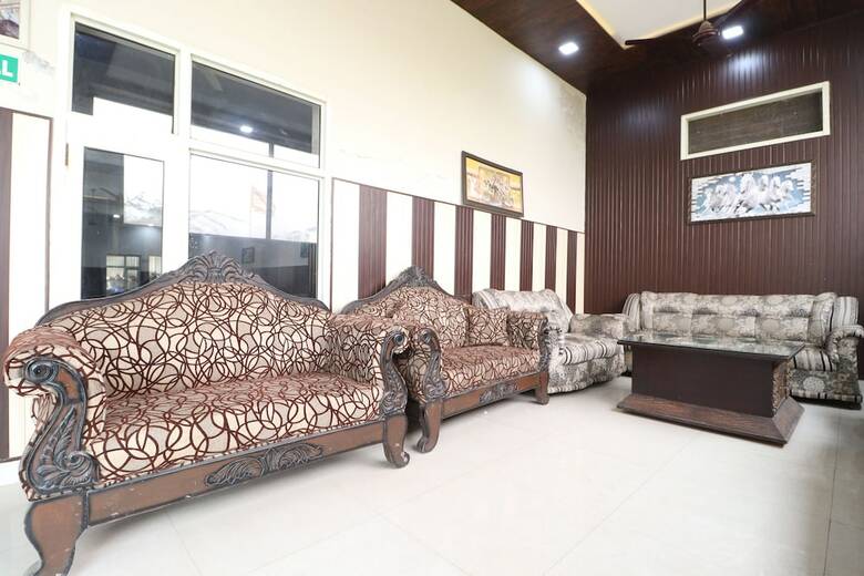 Hotel Oyo 28338 New Life