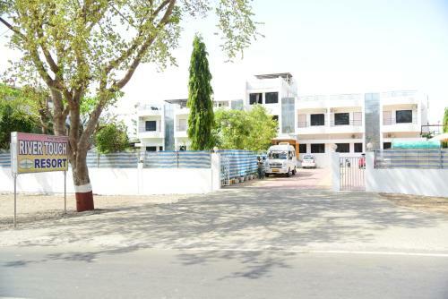 Hotel River Touch Resort
