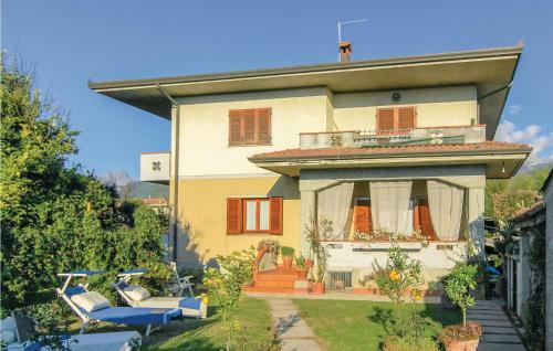 Three-bedroom Holiday Home In Montignoso -ms-