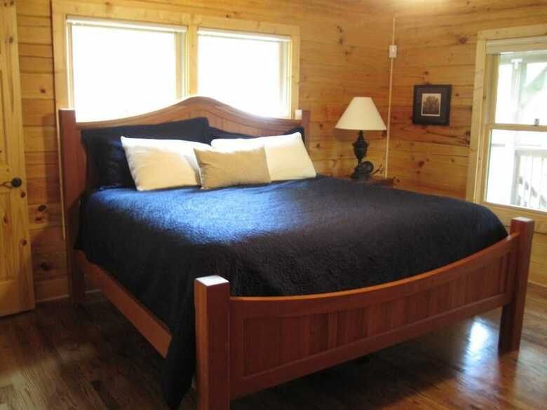 Whipkins Cove Beautiful 3 Bd Lakefront Getaway