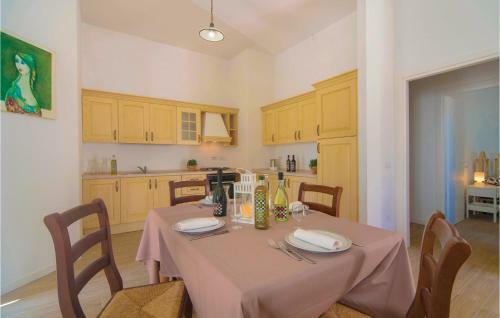 Three-bedroom Apartment In Valnogaredo (Pd)