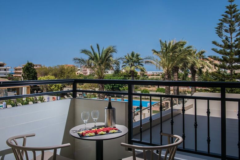 Aparthotel Petousis Hotel & Suites