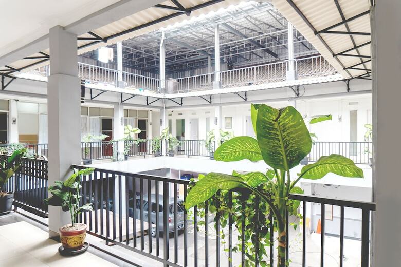 Hotel Oyo 617 Sukaraja Residence