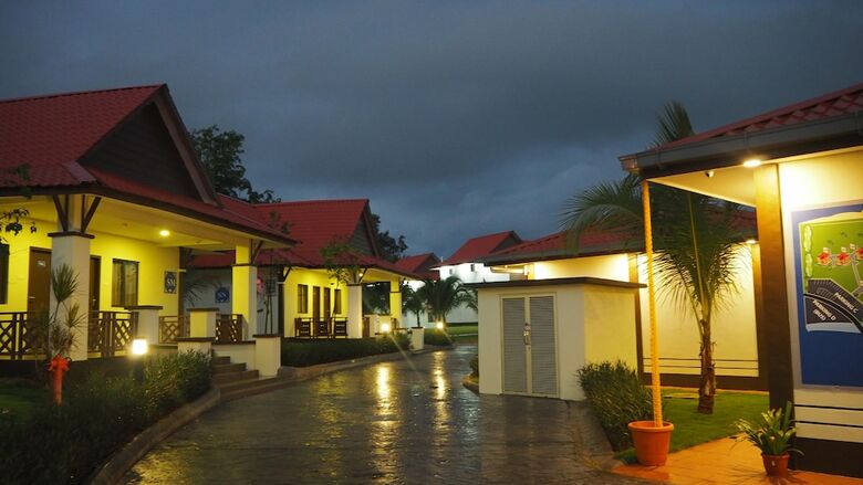 Hotel Lotus Seaview Beach Resort & Spa