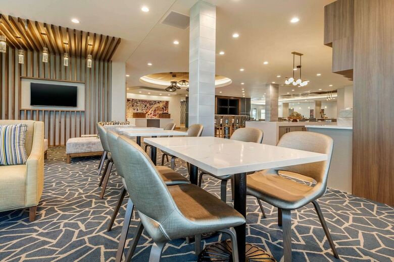Cambria Hotel Bettendorf - Quad Cities