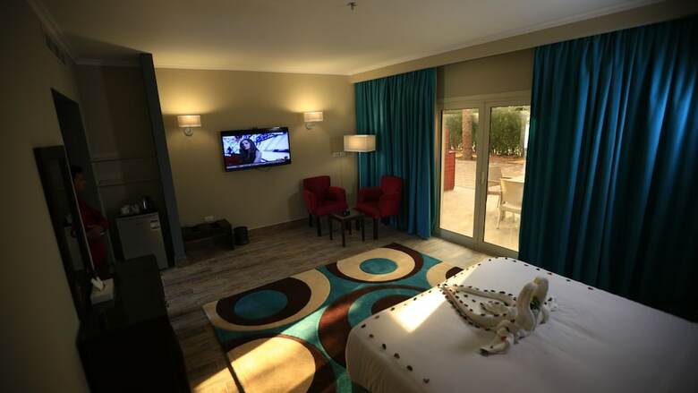 Byoot Bay Hotel & Resort