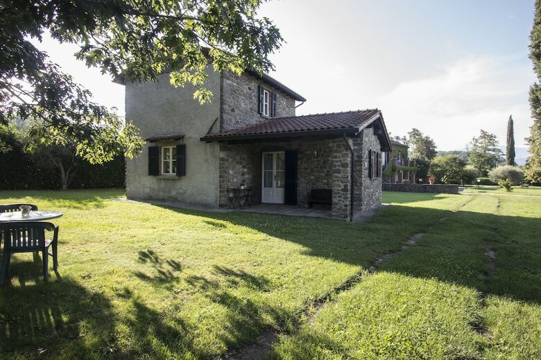 Coriana Apartments & Villas