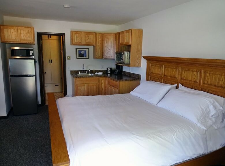 Eagle View Motel & Retreat