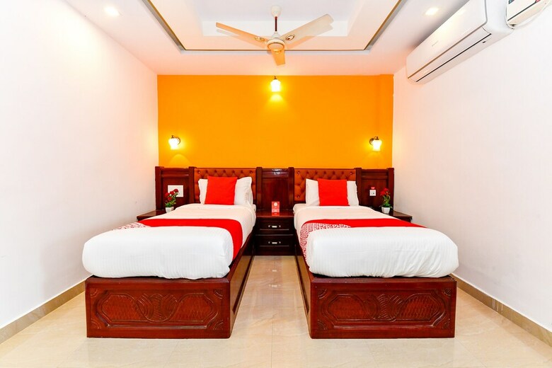 Hotel Oyo 28276 Harshavardhana Inn