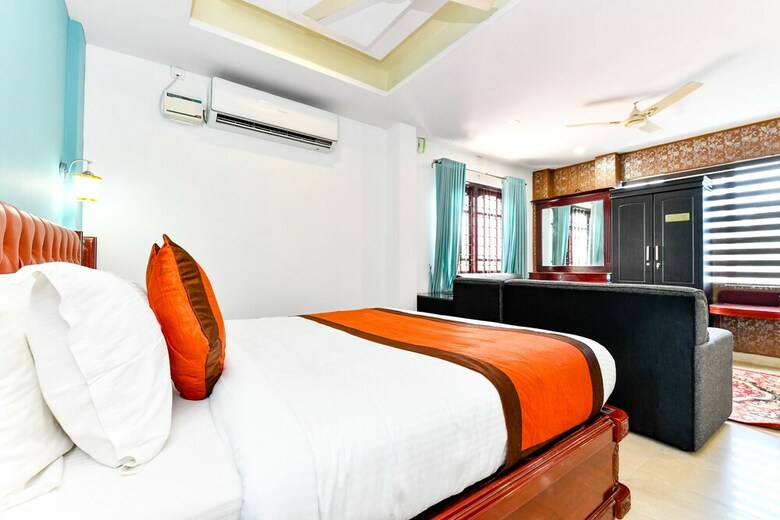 Hotel Oyo 28276 Harshavardhana Inn