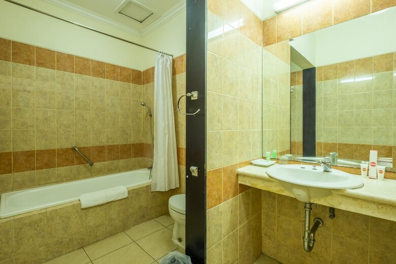 Hostal Capital O 1010 Isola Resort