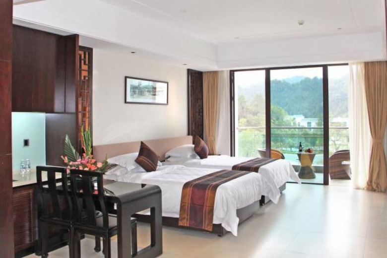 Heyuan Mels Welton Evergreen Lake Hotel