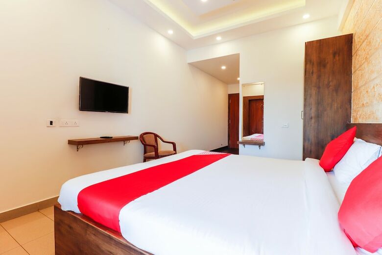 Hotel Oyo 28076 Samrudhi Residency