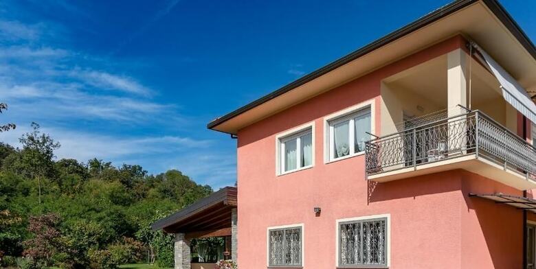 La Rosa Tra I Laghi Bed And Breakfast
