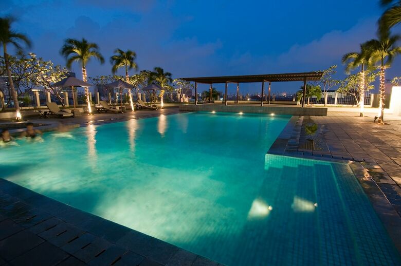 Hotel Sparks Luxe Jakarta