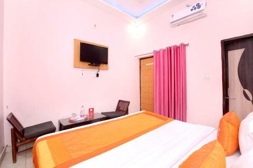 Oyo 11497 Hotel Sharnam