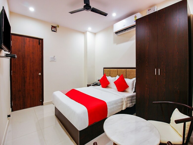 Oyo 23323 Hotel Dove
