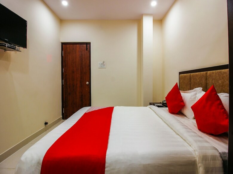 Oyo 23323 Hotel Dove