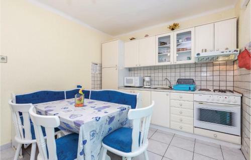 Two-bedroom Apartment In Supetarska Draga