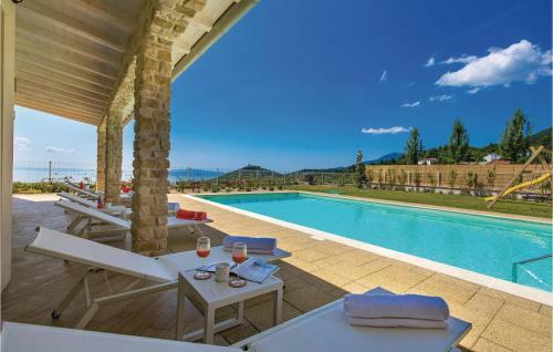 Four-bedroom Holiday Home In Veprinac