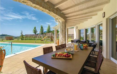 Four-bedroom Holiday Home In Veprinac