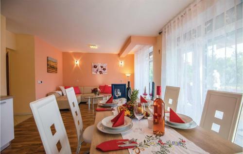 Two-bedroom Apartment In Viskovo