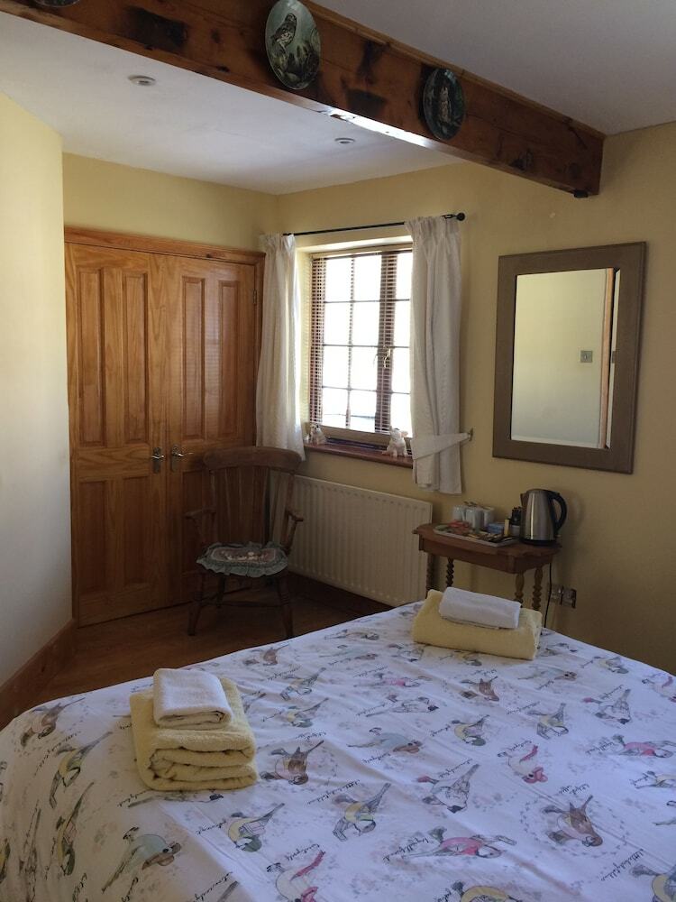 Bed & Breakfast Belhuish Farmhouse