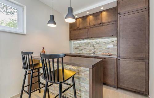 Five-bedroom Holiday Home In Polje