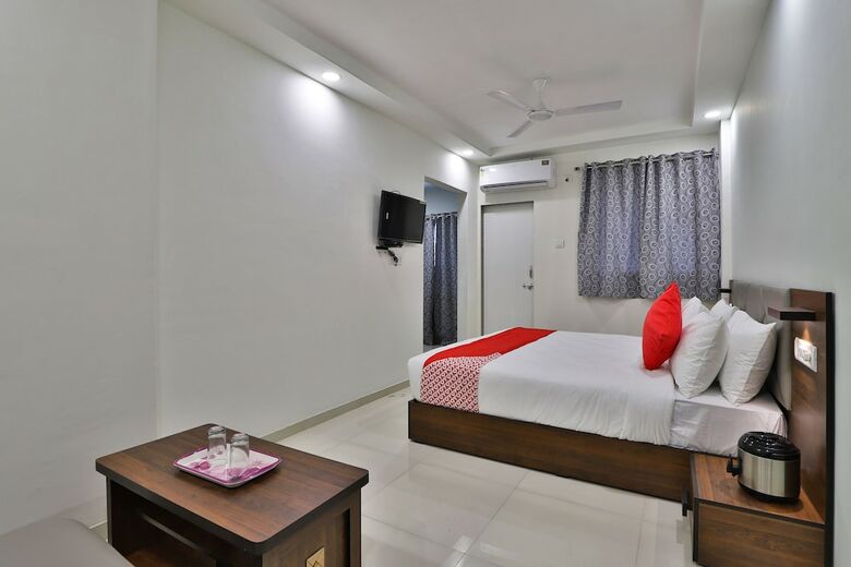 Hotel Oyo 30641 Crystal Service Apartments