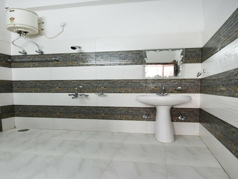 Hotel Oyo 47656 Ayush Home Stay