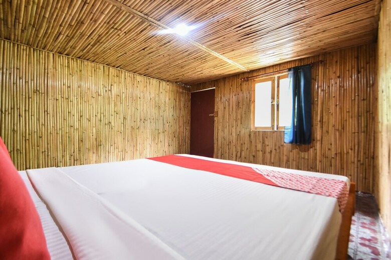 Hotel Oyo 47035 Reva Camps