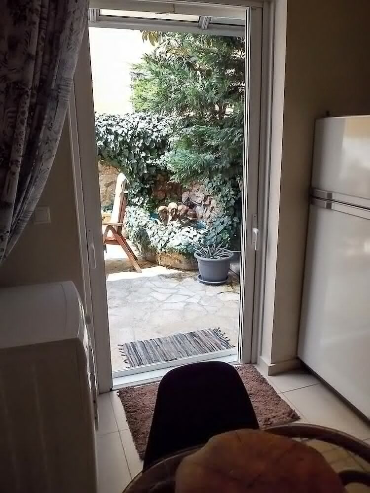 Nea Filadelfia Spacious Apartment With Garden