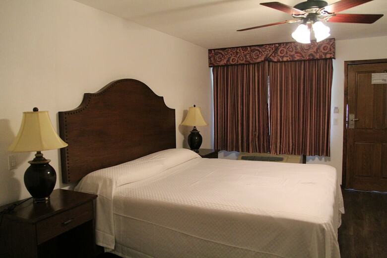 Hotel Estancia Inn