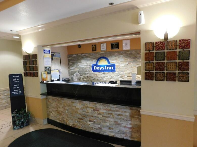 Hotel Days Inn & Suites By Wyndham Cedar Rapids