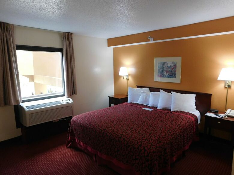 Hotel Days Inn & Suites By Wyndham Cedar Rapids