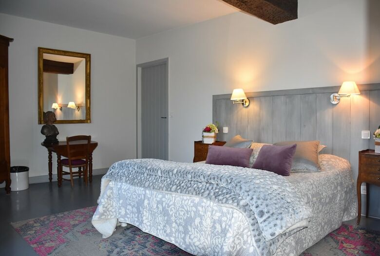 Hotel Le Petit Chateau de Sainte Colombe