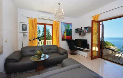 Two-bedroom Apartment In Sveta Nedjelja