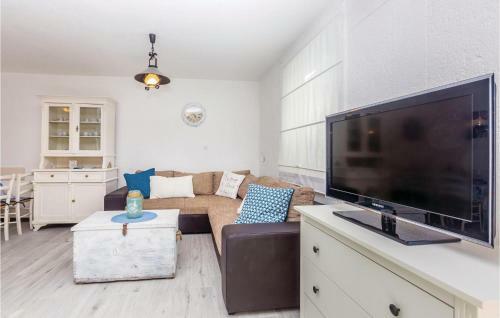 Four-bedroom Holiday Home In Pinezici