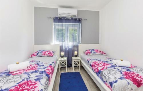 Four-bedroom Holiday Home In Pinezici